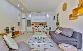 France 82 Tp -1 Min From The Sea - Terrace - Parking